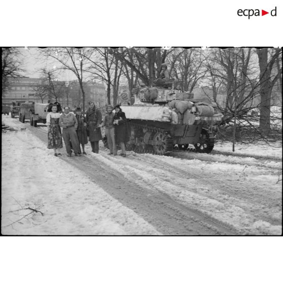 Bataille d'Alsace : Cérémonie célébrant la libération de Colmar. (7/13) [description provisoire]