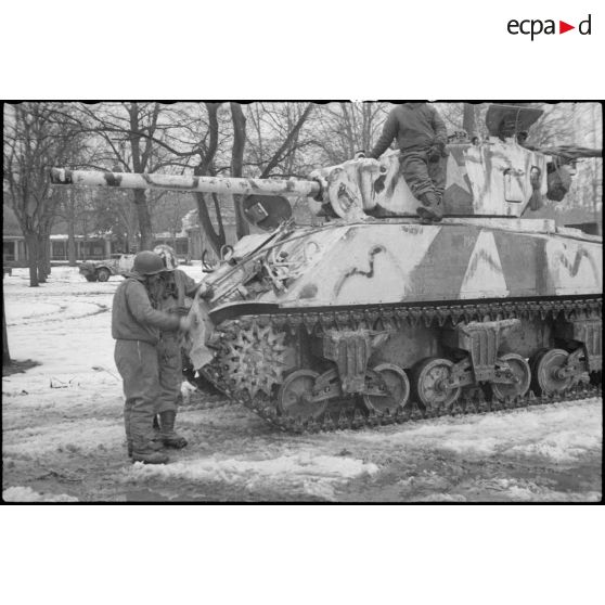 Bataille d'Alsace : Cérémonie célébrant la libération de Colmar. (7/13) [description provisoire]