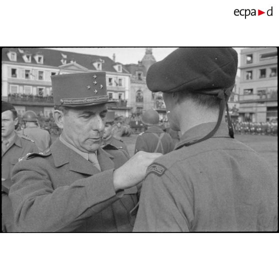 Bataille d'Alsace : Cérémonie célébrant la libération de Colmar. (7/13) [description provisoire]