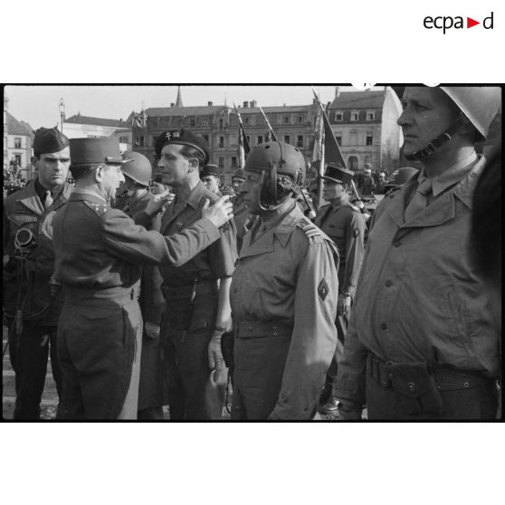 Bataille d'Alsace : Cérémonie célébrant la libération de Colmar. (7/13) [description provisoire]