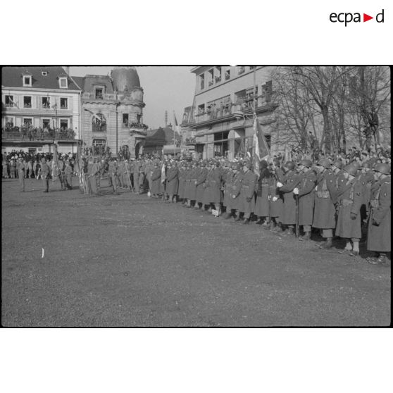 Bataille d'Alsace : Cérémonie célébrant la libération de Colmar. (7/13) [description provisoire]