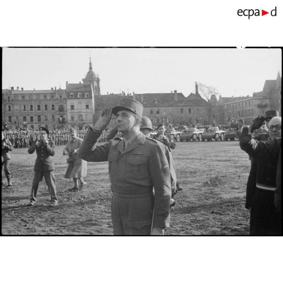 Bataille d'Alsace : Cérémonie célébrant la libération de Colmar. (7/13) [description provisoire]