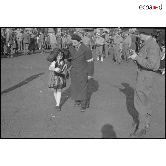 Bataille d'Alsace : Cérémonie célébrant la libération de Colmar. (7/13) [description provisoire]