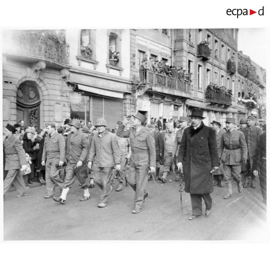 Bataille d'Alsace : Cérémonie célébrant la libération de Colmar. (8/13) [description provisoire]