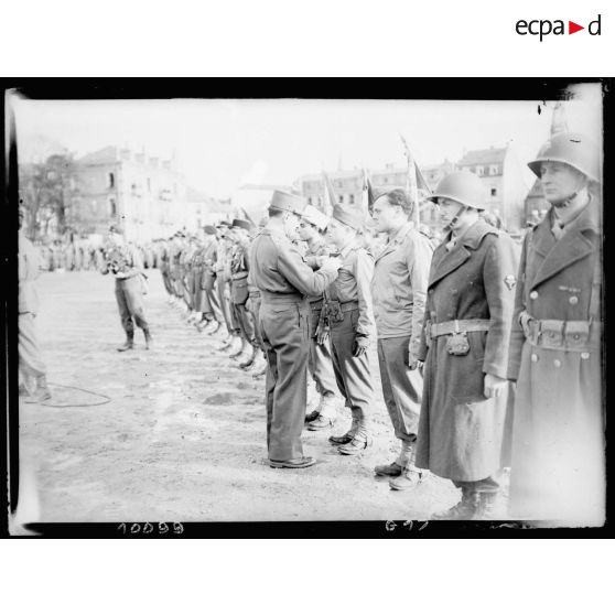 Bataille d'Alsace : Cérémonie célébrant la libération de Colmar. (8/13) [description provisoire]