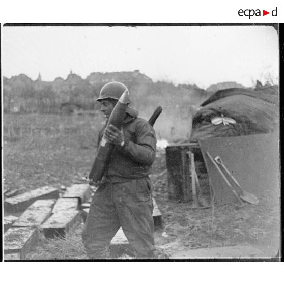 Servant obusier M7 calibre 105 mm [description provisoire]