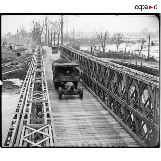 Franchissement de l'Ill à Sand par le GTL, 31 janvier 1945. [description provisoire]
