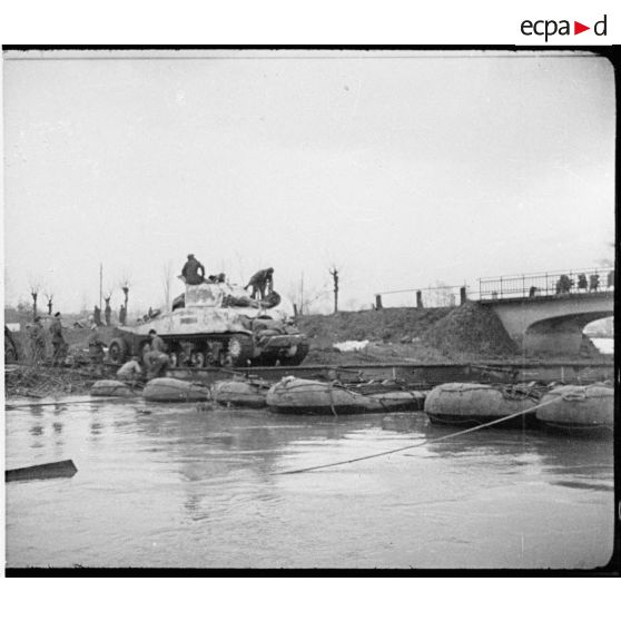Franchissement de l'Ill à Sand par le GTD (Groupement tactique Dio), 31 janvier 1945. [description provisoire]