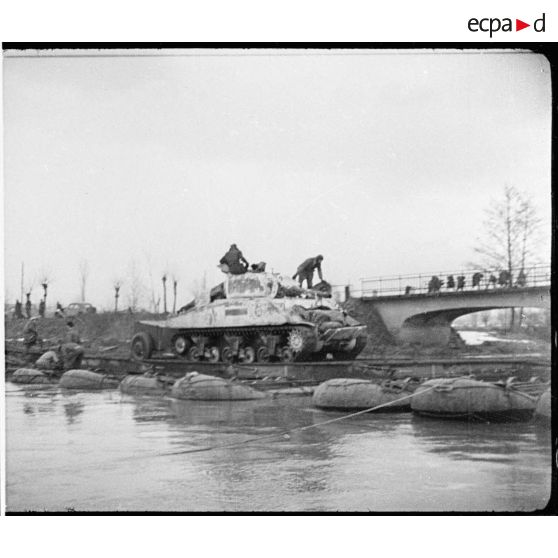 Franchissement de l'Ill à Sand par le GTL, 31 janvier 1945. [description provisoire]