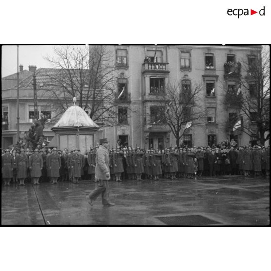 Le général de Lattre de Tassigny à Mulhouse. [description provisoire]
