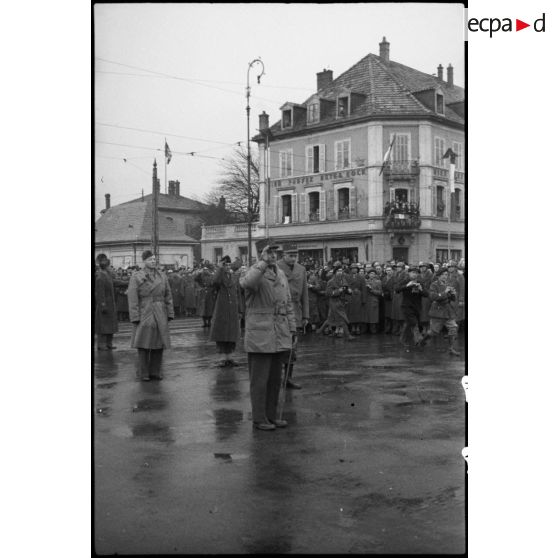 Le général de Lattre de Tassigny à Mulhouse. [description provisoire]