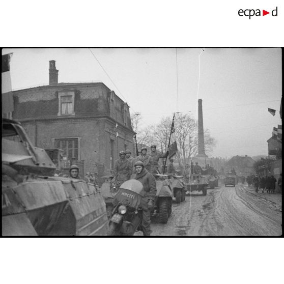 Mulhouse, 10 février 1945, défilé des troupes. [description provisoire]