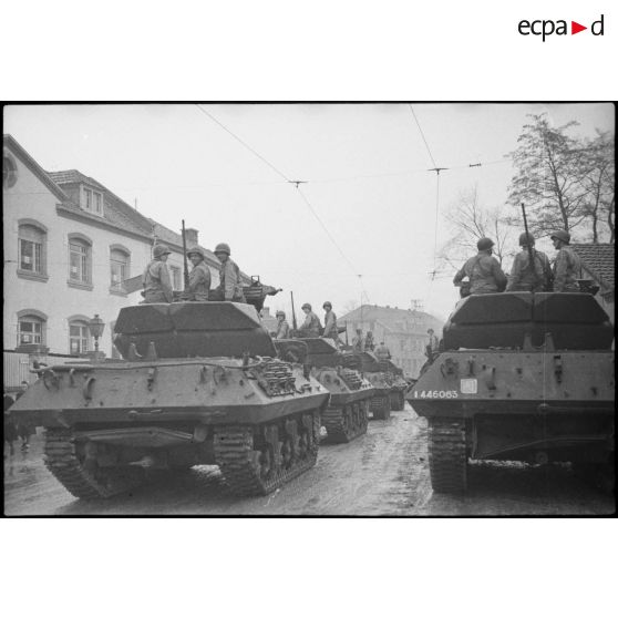 Mulhouse, 10 février 1945, défilé des troupes. [description provisoire]