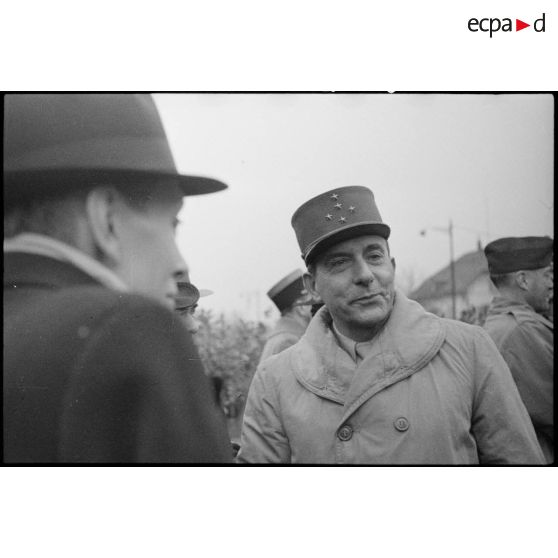 Le général de Lattre de Tassigny à Mulhouse. [description provisoire]