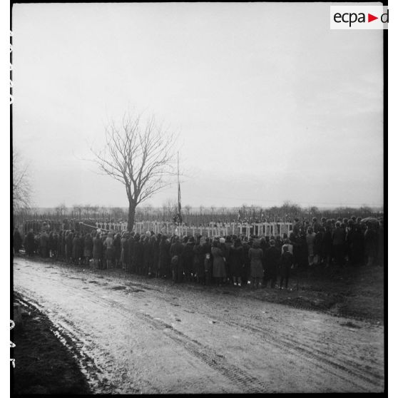 Cérémonie d'hommage aux morts du 1er régiment de chasseurs parachutistes (1er RCP) au cimetière de Bergheim.