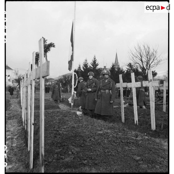 Cérémonie d'hommage aux morts du 1er régiment de chasseurs parachutistes (1er RCP) au cimetière de Bergheim.