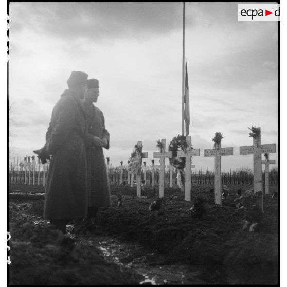Cérémonie d'hommage aux morts du 1er régiment de chasseurs parachutistes (1er RCP) au cimetière de Bergheim.