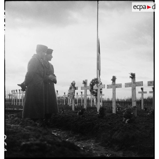 Cérémonie d'hommage aux morts du 1er régiment de chasseurs parachutistes (1er RCP) au cimetière de Bergheim.