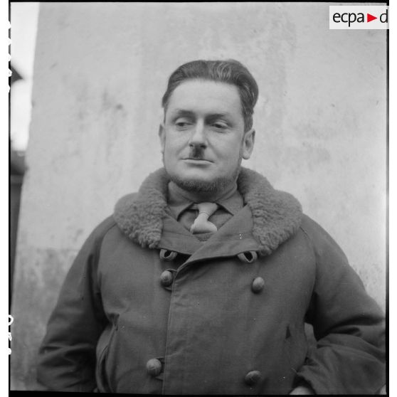 Capitaine Dronne, commandant la 9e cie du RMT [description provisoire]