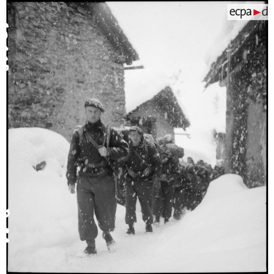 Avec la Division alpine. [description provisoire]