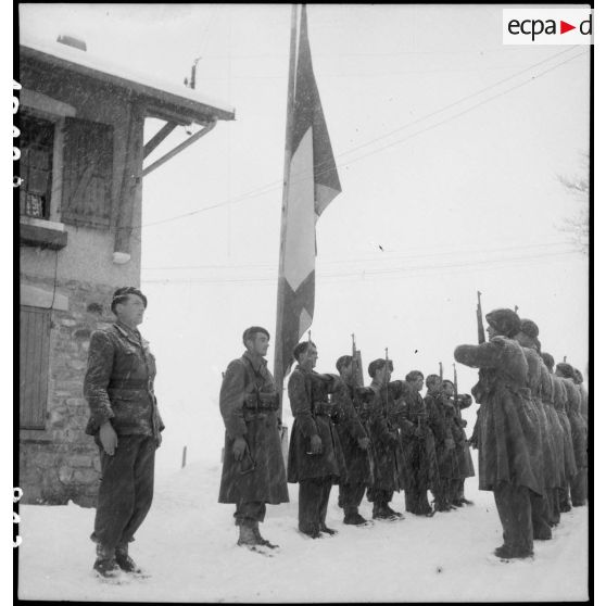 Avec la Division alpine. [description provisoire]