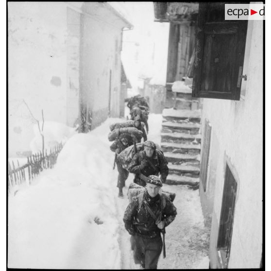 Avec la Division alpine. [description provisoire]