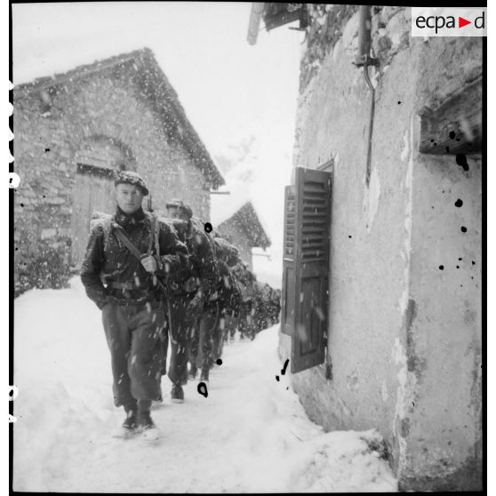 Avec la Division alpine. [description provisoire]