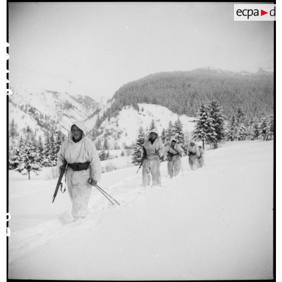 Avec la Division alpine. [description provisoire]