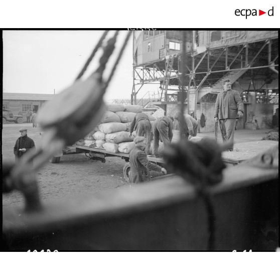 Liberty Ship arrivant au Havre. [description provisoire]