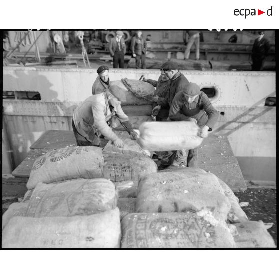 Liberty Ship arrivant au Havre. [description provisoire]