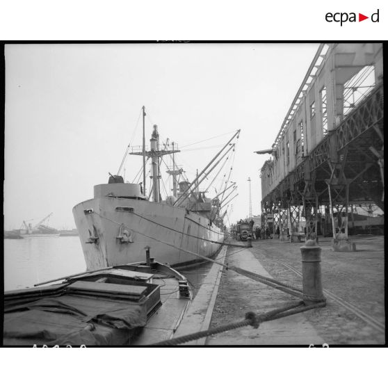 Liberty Ship arrivant au Havre. [description provisoire]
