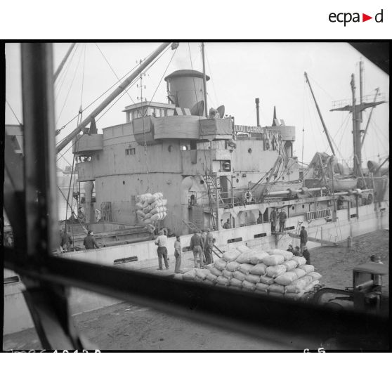 Liberty Ship arrivant au Havre. [description provisoire]
