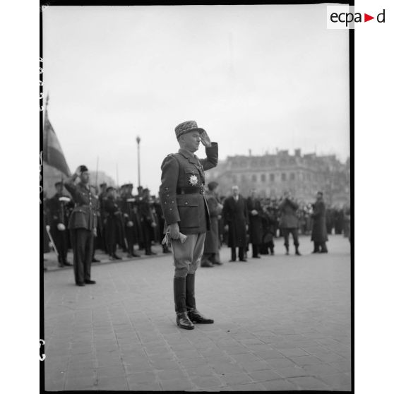 Cérémonie franco-polonaise à l'Arc de Triomphe à Paris en présence des généraux Juin et Koenig. [description provisoire]