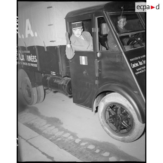 Le Cinéma aux armées. [description provisoire]