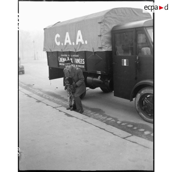 Le Cinéma aux armées. [description provisoire]