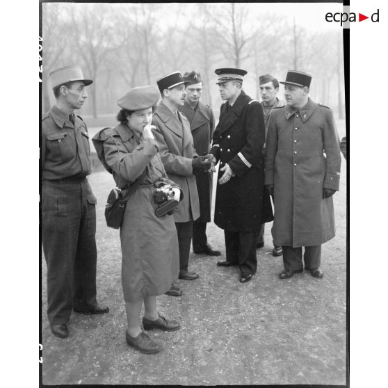 Le Cinéma aux armées. [description provisoire]