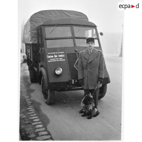 Le Cinéma aux armées. [description provisoire]