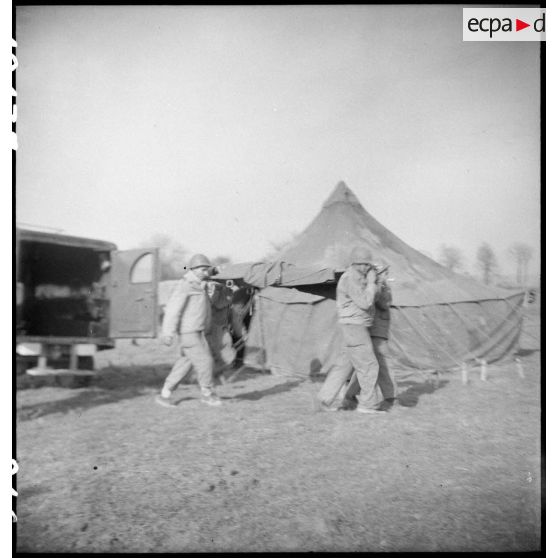 Bataille d'Alsace : Un poste sanitaire de la 2e DB en Alsace. [description provisoire]