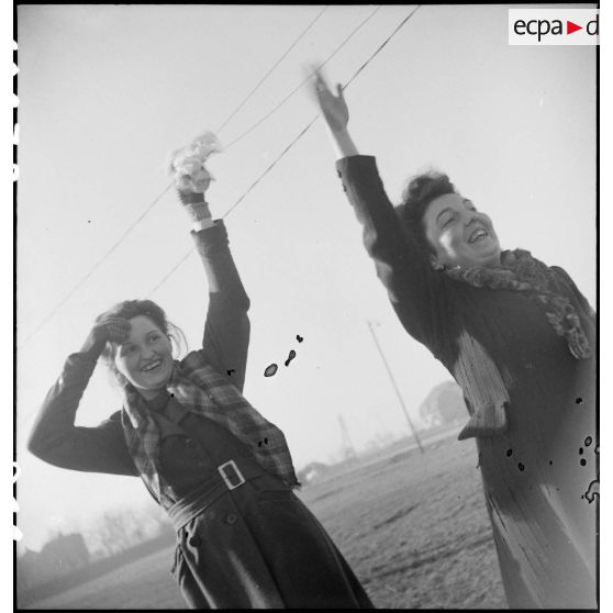 Adieu des femmes du pays au passage de la rame. [description provisoire]