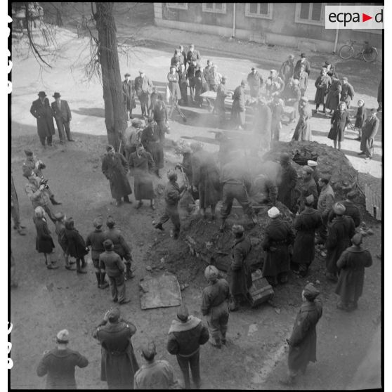 La fête du Mouloud dans le Haut-Rhin, probablement au 6e RTM. [description provisoire]