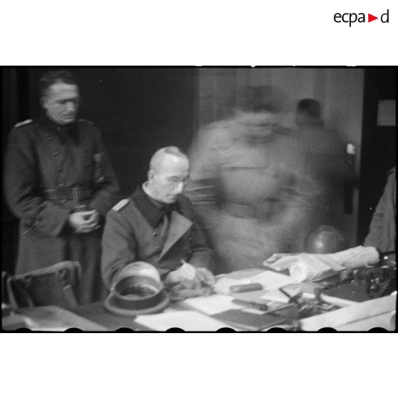 Reddition du général allemand Franz Vaterrodt, commandant de la place forte de Strasbourg le 25 novembre 1944. [description provisoire]