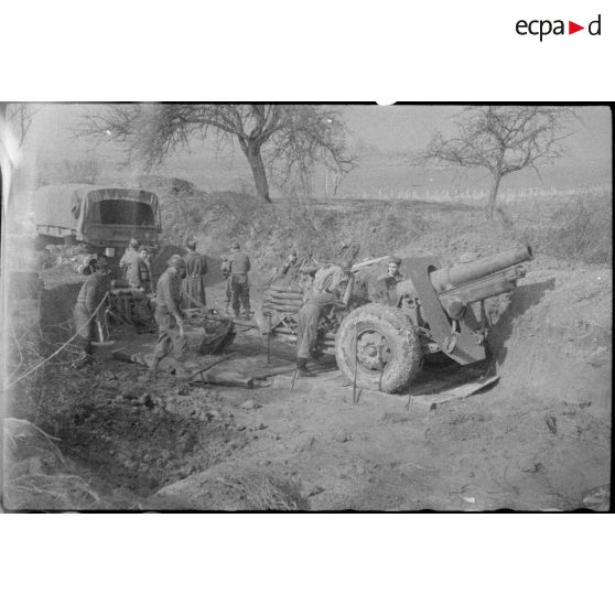 Symbole du lion : du 47e RA (?). [description provisoire]