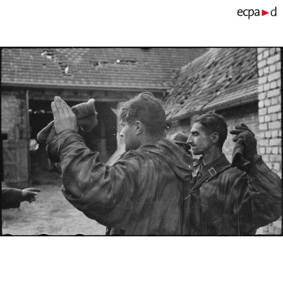 Premiers prisonniers allemands à Scheibenhardt. [description provisoire]