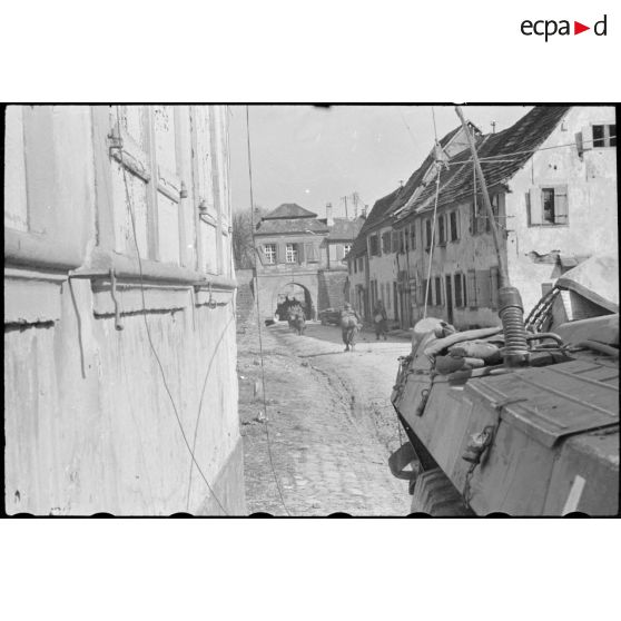 Les troupes alliées pénètrent dans Lauterbourg. [description provisoire]