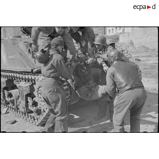 A Lauterbourg, un blessé grave suite à l'explosion d'un obus. [description provisoire]