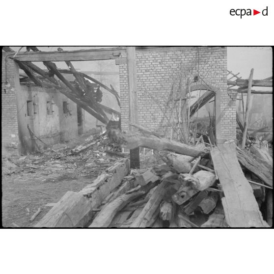 Lauterbourg en ruine. [description provisoire]