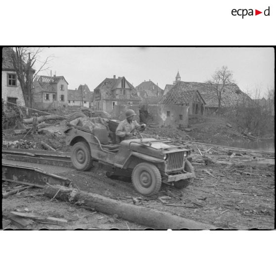 Traversée du pont Treadway à Lauterbourg. [description provisoire]