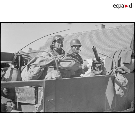 Le "scout car radio". [description provisoire]