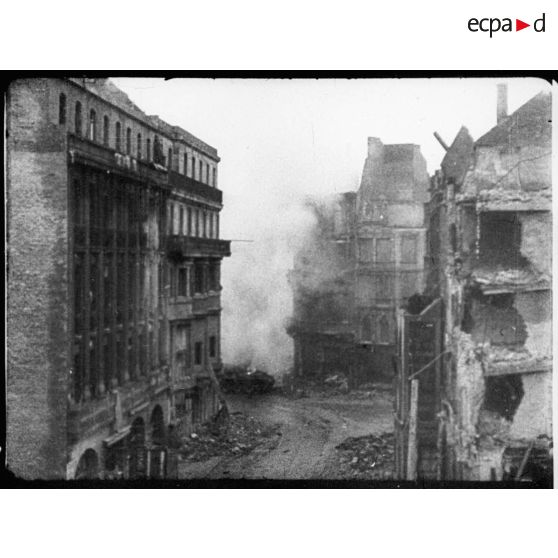 Un Panzer pris pour cible. [description provisoire]