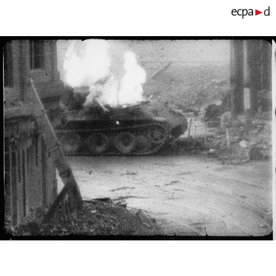 Un Panzer pris pour cible. [description provisoire]